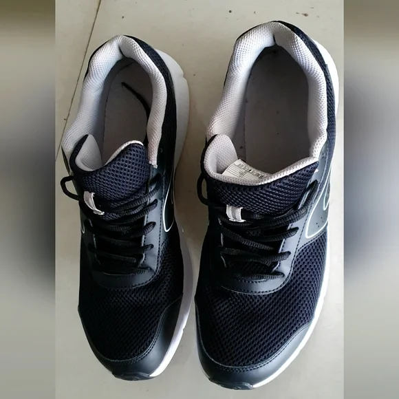 Black Decathlon Running Shoes UK 10.5 FIX RATE🙏🏻🙏🏻🙏🏻 - Picture 3 of 7